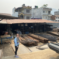 Von Shop zu Shop in Kushma